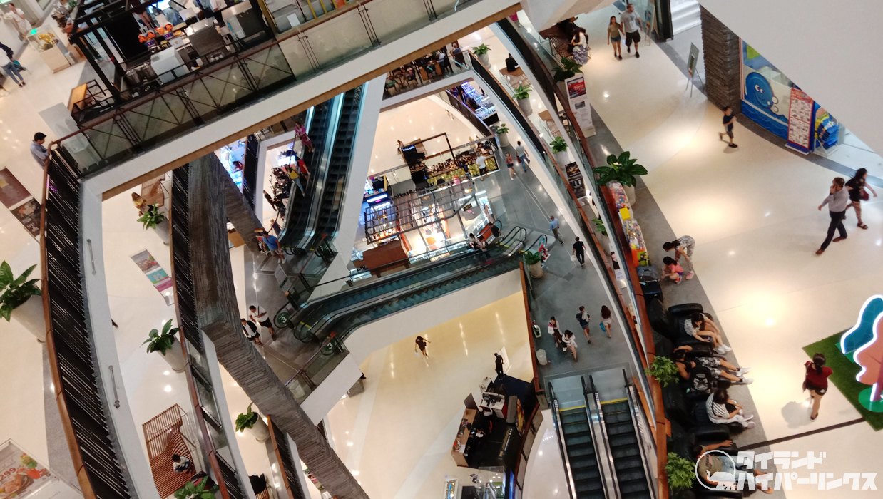 パタヤのデパート内で外国人男性が自殺か、6階から1階に吹き抜けを落下