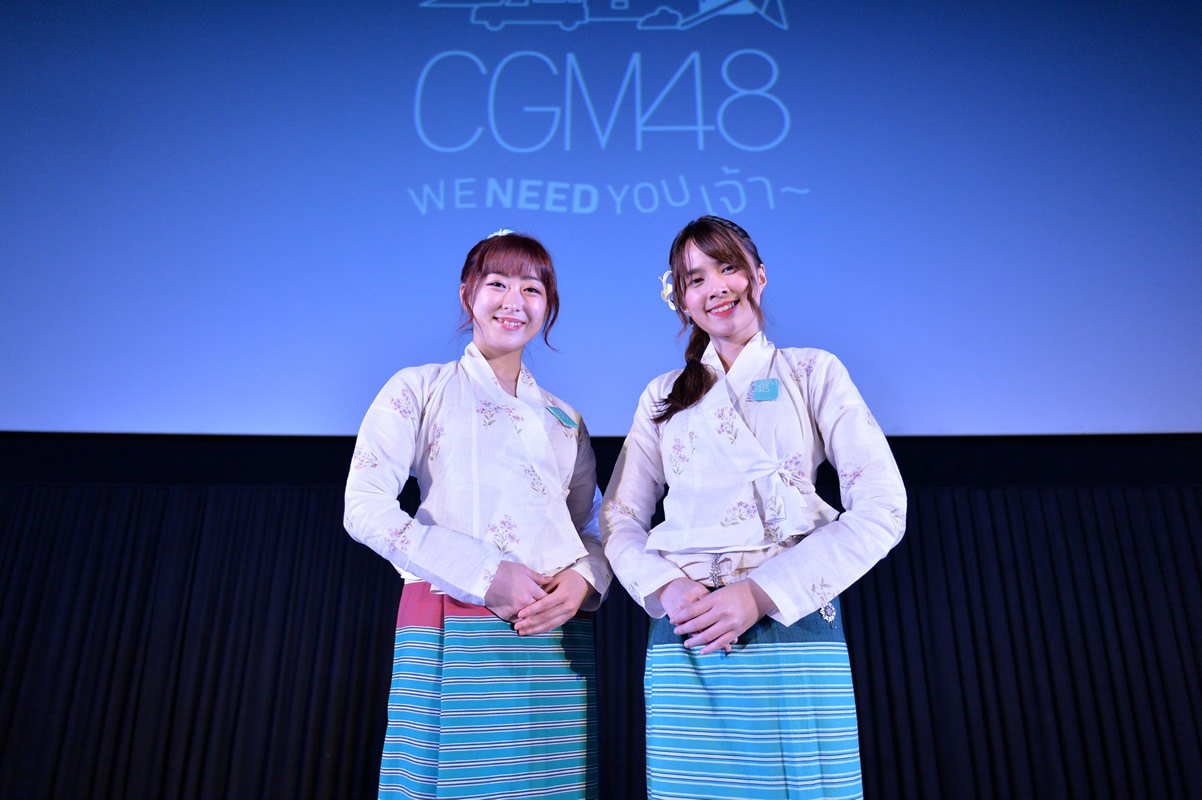 CGM48への移籍発表会見、右は一緒にBNK48から移籍したCGM48キャプテンのオーム