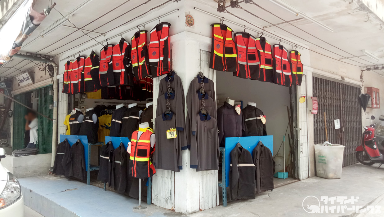 バイタク運転手ジャケットの店を発見！価格は1着400バーツ