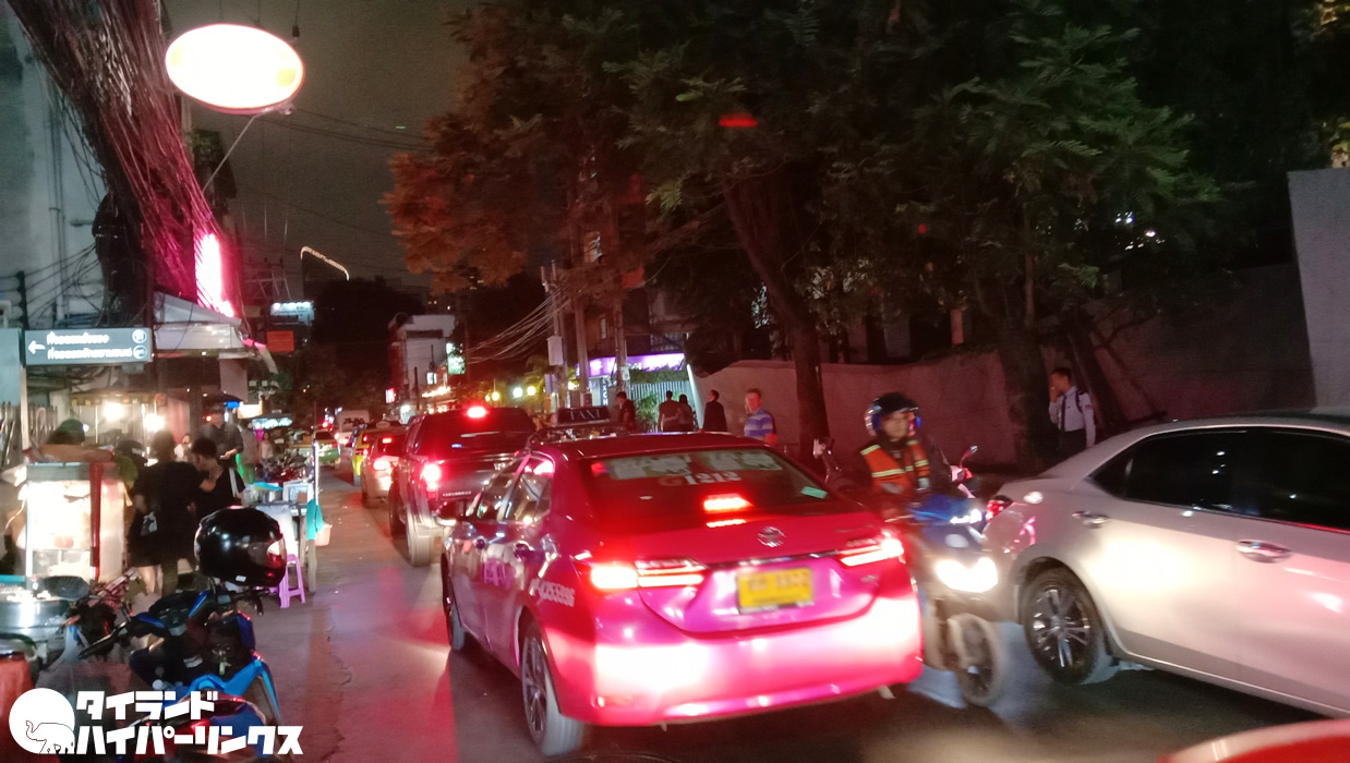 バンコクのタクシー運転手4人を逮捕、乗車拒否とメーター不使用の高額要求