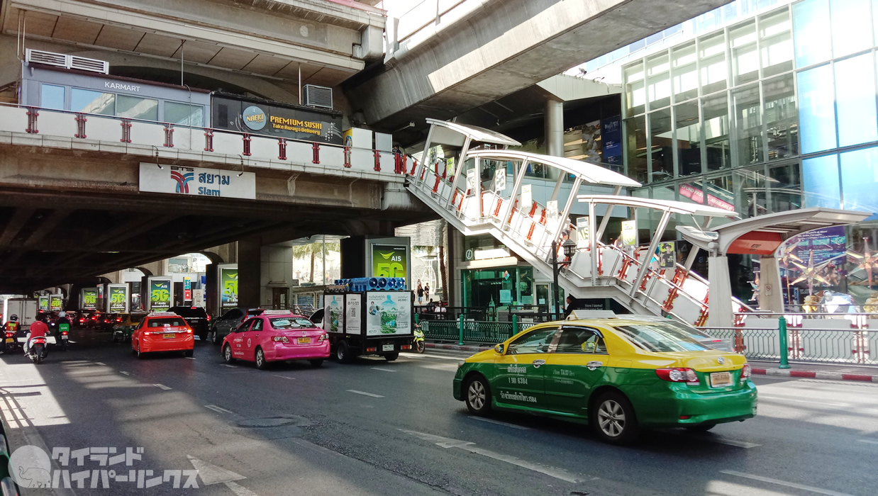 BTSサイアム駅前で乞食パックパッカー発見！逮捕されないでね！