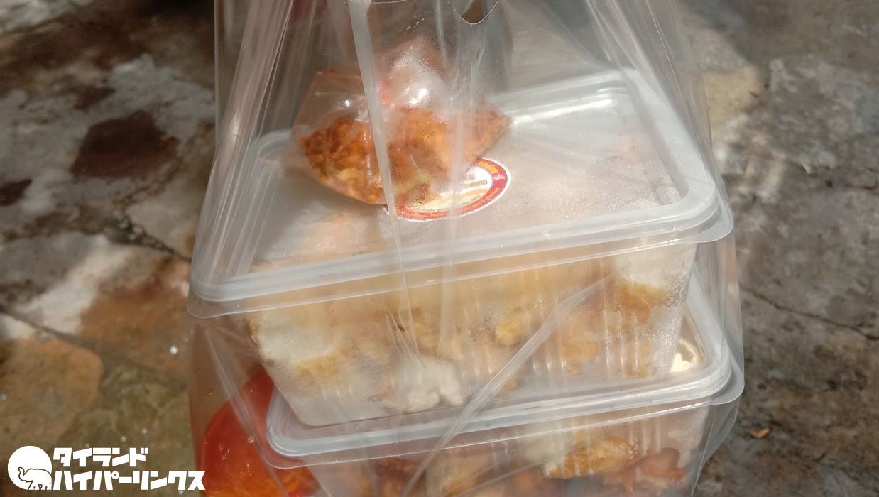 タイの揚げ豆腐「タオフートード」をデリバリー、醤油をかけて日本の味 タイの揚げ豆腐「タオフートード」をデリバリー、醤油をかけて日本の味