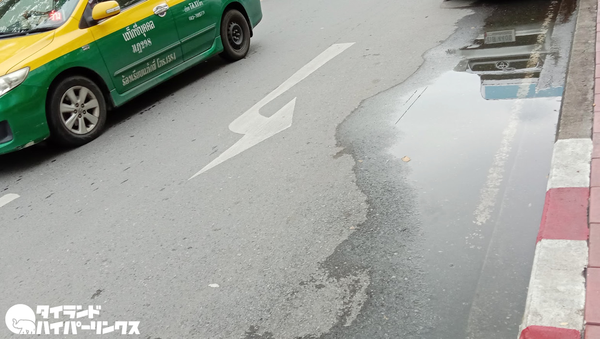 タイでは泥はね運転の被害に遭いがち～道路のあちこちに水たまり