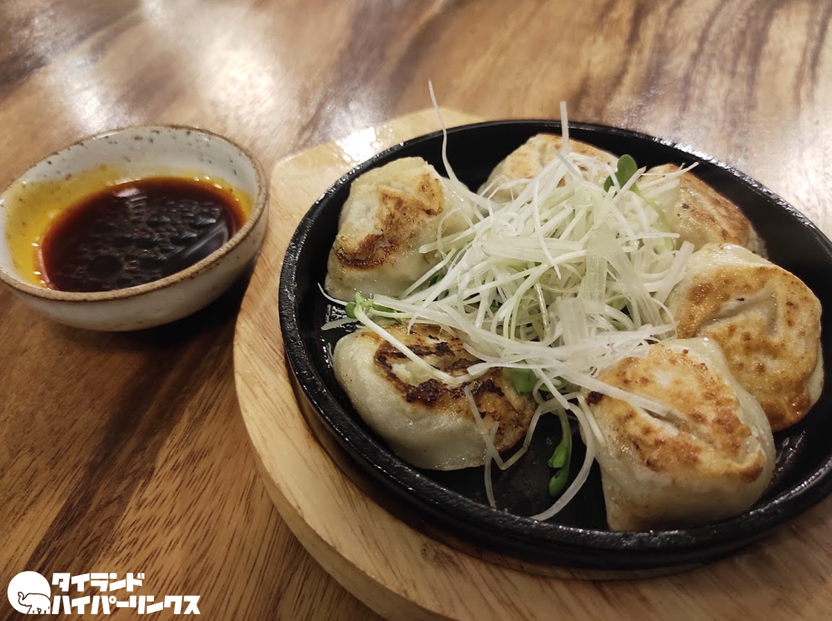 TONCHIN「鉄板餃子」（100バーツ）
