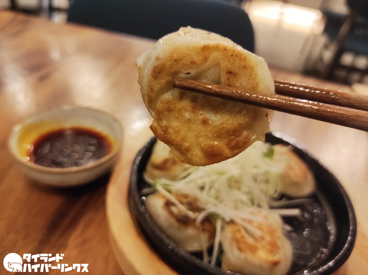 TONCHIN「鉄板餃子」（100バーツ）