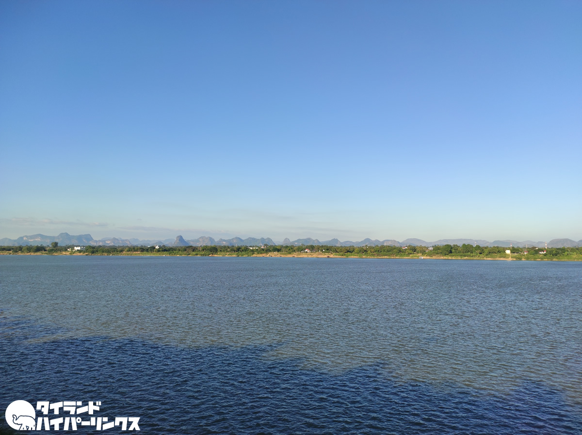 メコン川。タイとラオスが両岸に。