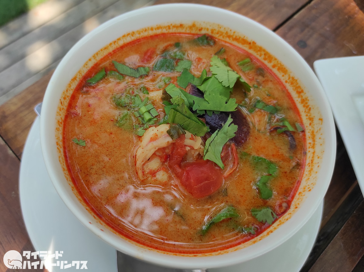 本場タイの辛くて甘くて酸っぱいエビ入りスープ「トムヤムクン」