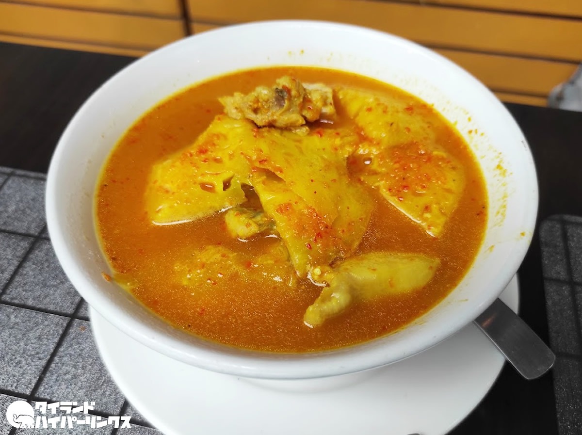 ゲーンソムプラ－ガポン（แกงส้มปลากะพง、Sour Soup with Fish）