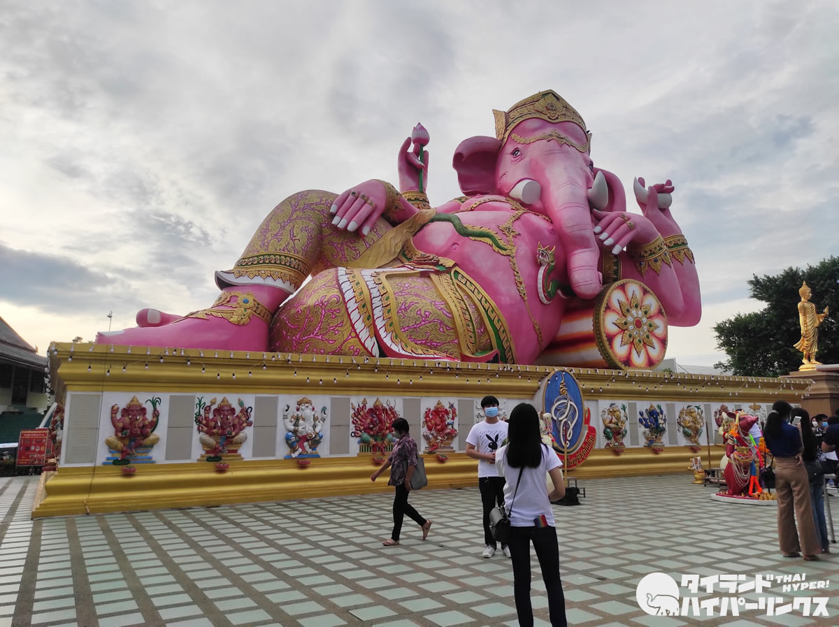 「ワット･サマーンラッタナーラーム（วัดสมานรัตนาราม、Wat Saman Rattanaram）のピンクのガネーシャ