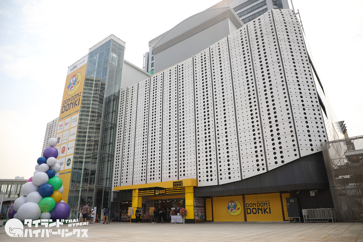 「DON DON DONKI MBKセンター店」のオープンをアイドルSUMOMOらが祝福 「DON DON DONKI MBKセンター店」のオープンをアイドルSUMOMOらが祝福