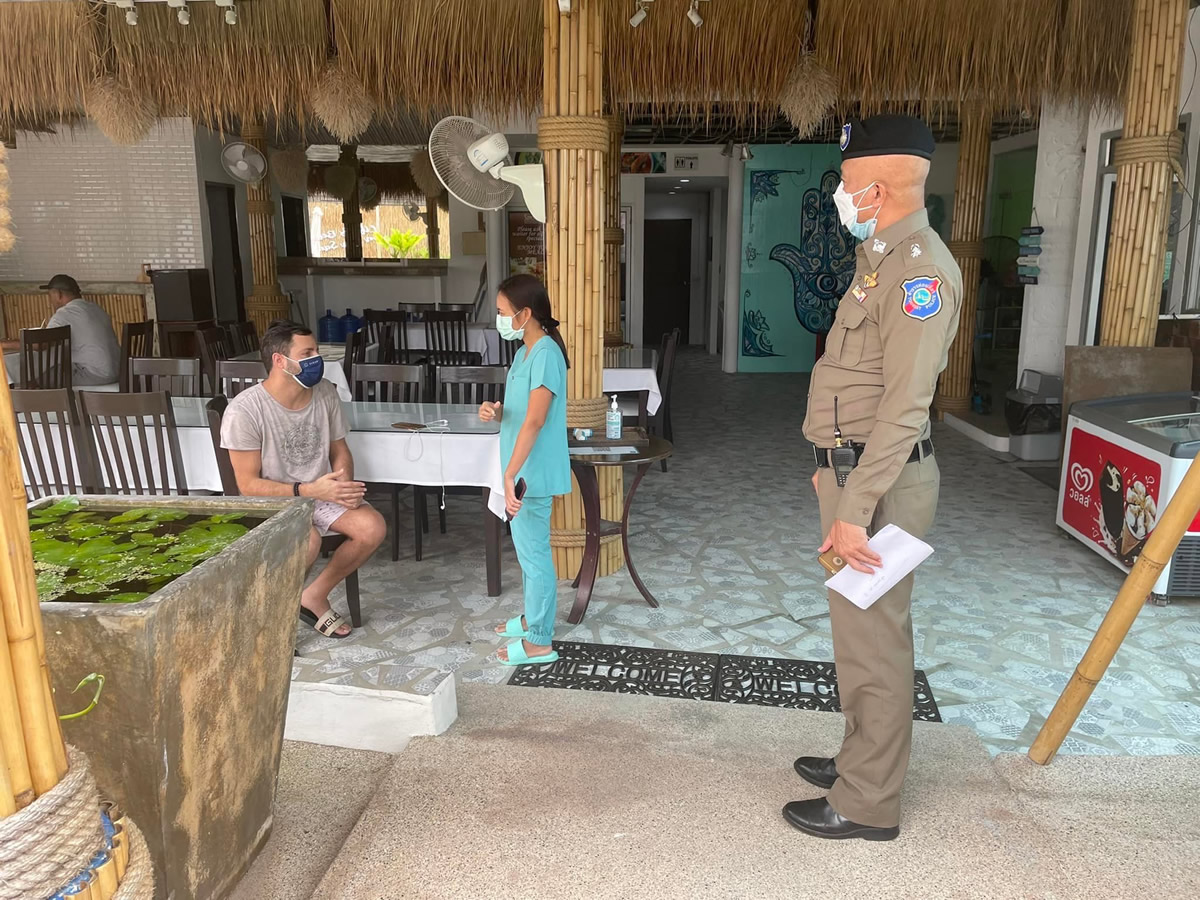 隔離施設から脱走した陽性外国人男をサムイ島のレストランで確保、警察は逮捕状を請求