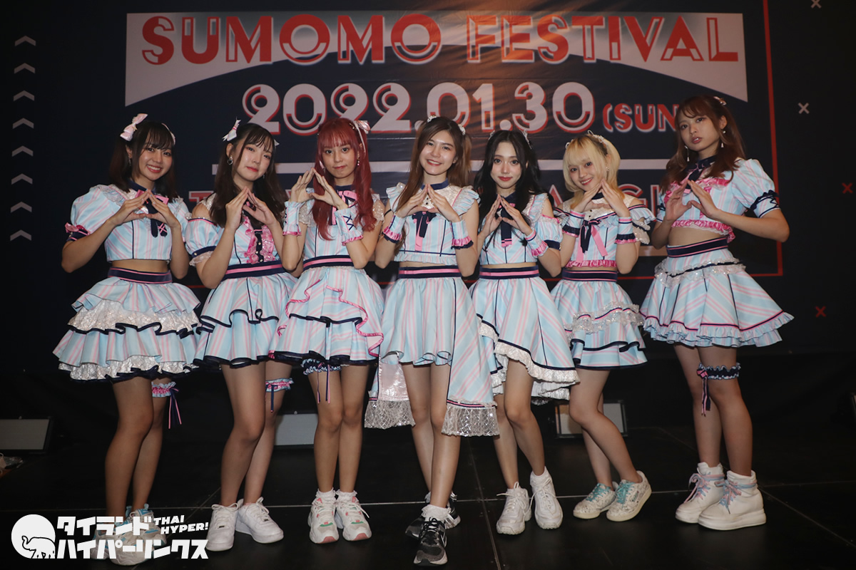 SUMOMOの5人の涙の卒業公演「SUMOMO FESTIVAL」～ビウ、バイトゥーイ、エフ、ジェーン、ギターのラストステージ