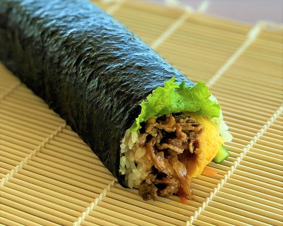 牛肉ガパオの恵方巻き、タイ料理店「マンゴツリーデリ」で数量限定販売