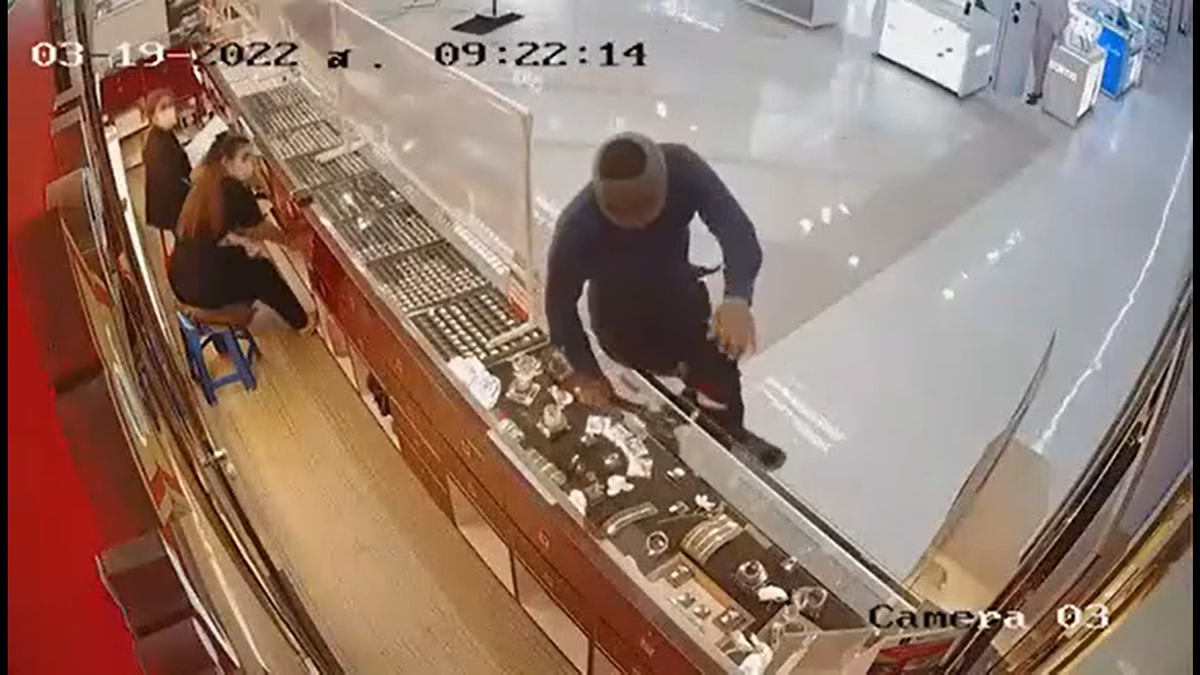 ショッピングセンター内で強盗、22バーツのゴールドを奪って逃走