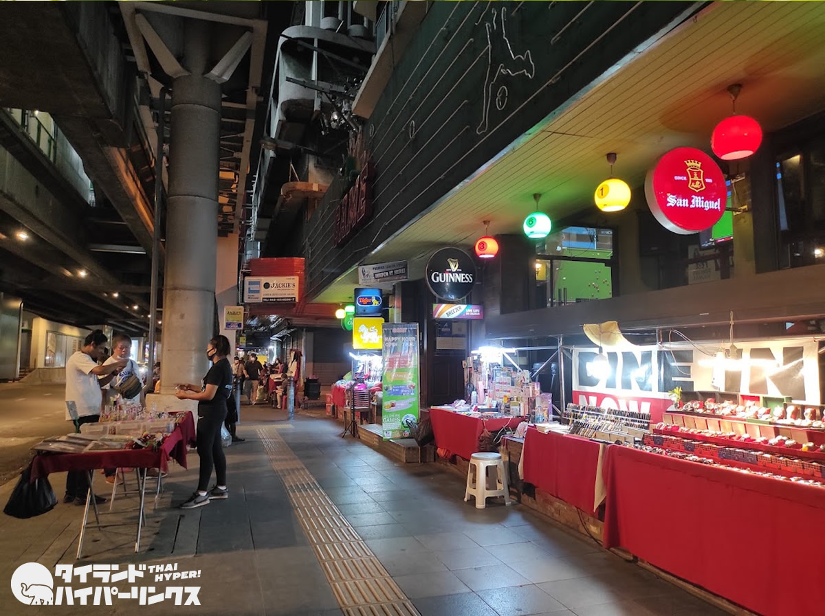 日本人男性が包丁で首を切られる、バンコク・スクンビット通りの路上で