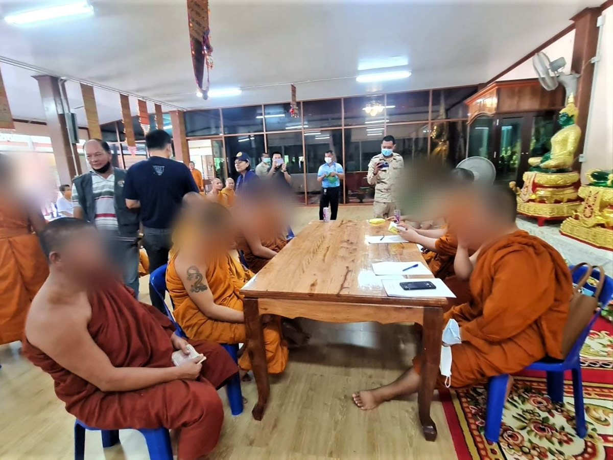 5人のニセ僧侶を逮捕、周辺住人が「現金の寄付しか受け取らず怪しい」と通報