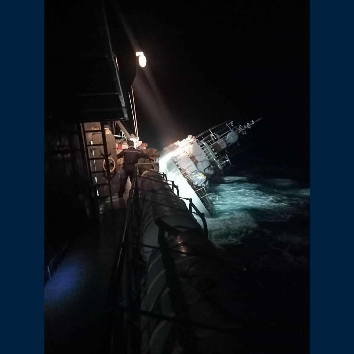 タイ軍艦沈没で6人が死亡・ 23人が不明、1人は41時間後に救助