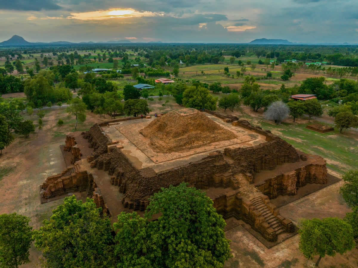 The Ancient Town of Si Thep and its Associated Dvaravati Monuments 古代都市シーテープと関連するドヴァーラヴァディー遺跡群