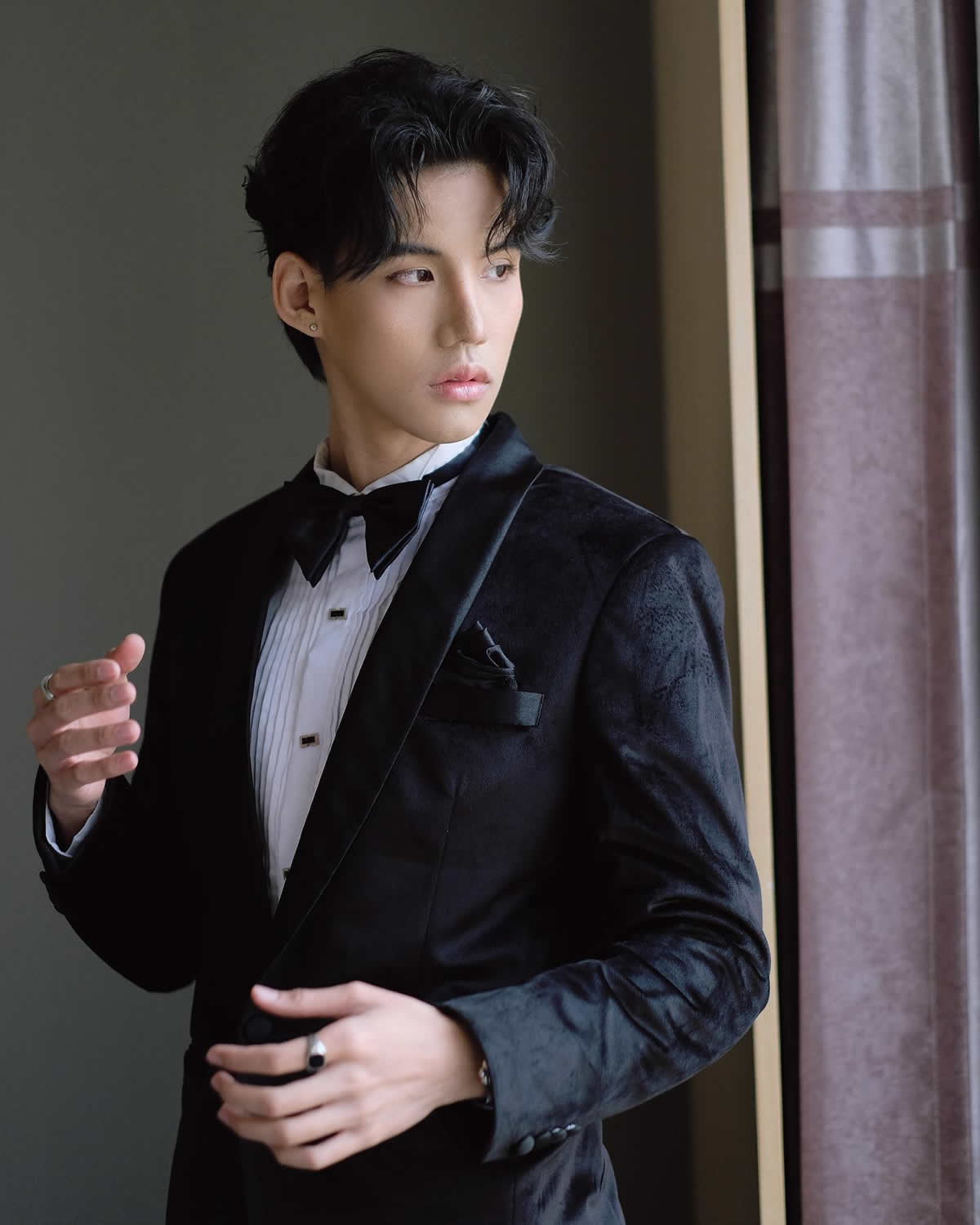 タイ若手俳優、ヘアーサロンで耳を切られて涙の告発