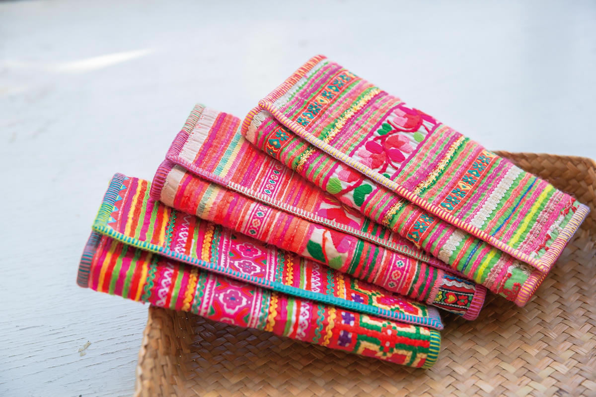 古布長財布(約11×21×2cm)各24,200円 古布長財布(約11×21×2cm)各24,200円