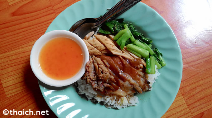 タイ式豚足煮込みご飯 カオカームー には お酢をかけてニンニクをかじって タイランドハイパーリンクス Thai Hyper